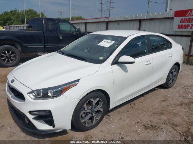 3KPF24AD8ME327563 KIA Forte Lxs