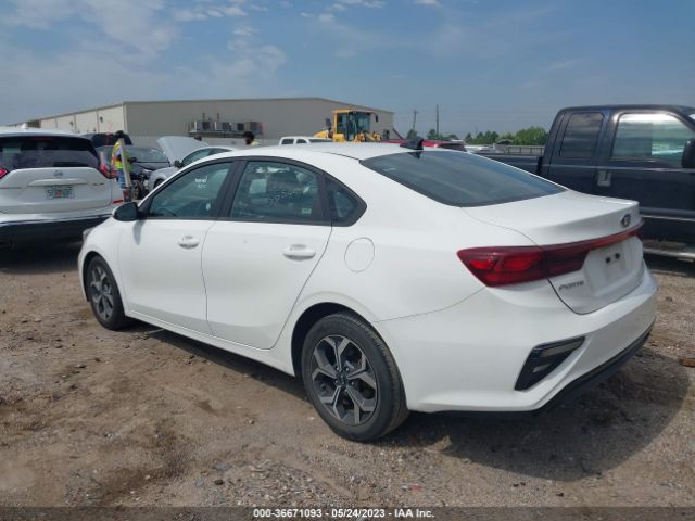 3KPF24AD8ME327563 KIA Forte Lxs