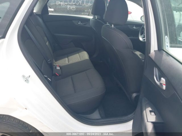 3KPF24AD8ME327563 KIA Forte Lxs