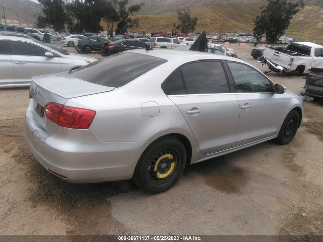 3VWD17AJ3EM370780 Volkswagen Jetta Sedan Se