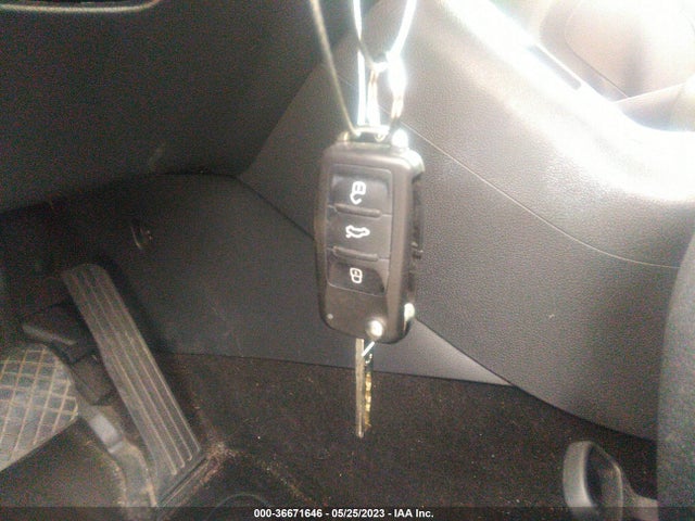 WVGAV7AX6HK023627 Volkswagen TIGUAN