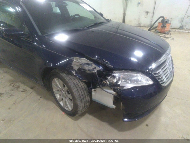 1C3CCBBB2EN176559 Chrysler 200 Touring