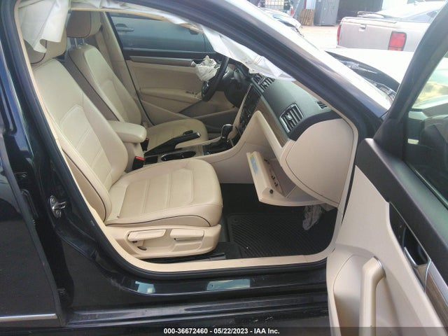 1VWBT7A30HC035985 Volkswagen Passat 1.8t Se