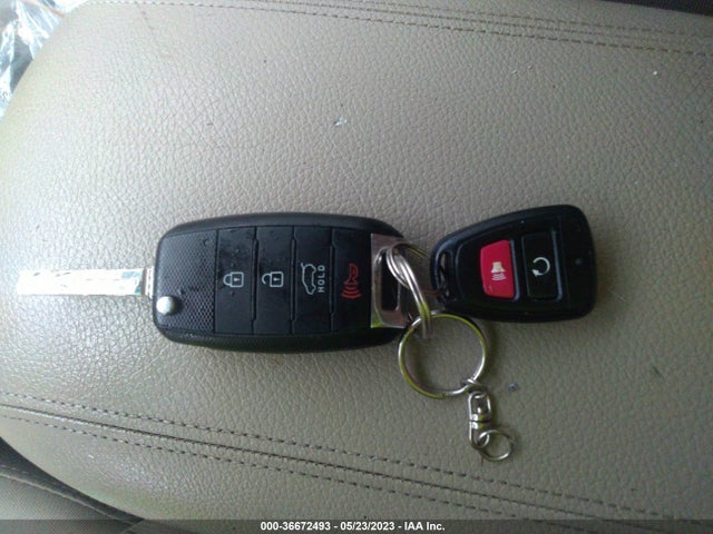 2015 KIA SORENTO LX VIN: 5XYKTDA69FG559723