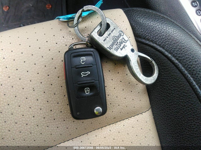 WVGAV7AX1HK021011 Volkswagen TIGUAN S
