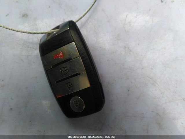 KNDCB3LC6H5058871 KIA NIRO LX