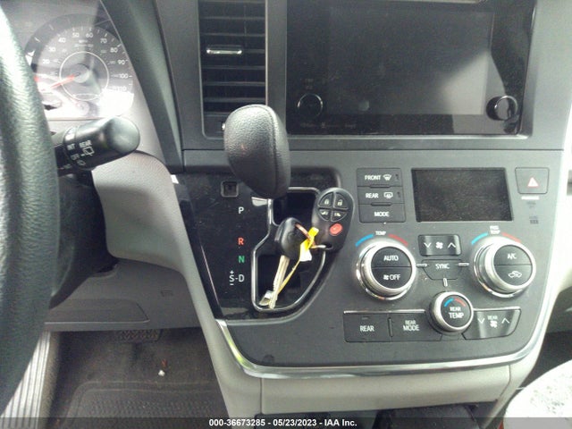 Toyota SIENNA LE 2017 5TDKZ3DC0HS767523 Image 3