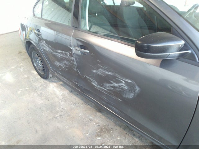 3VW2K7AJ3EM323818 Volkswagen Jetta Sedan S