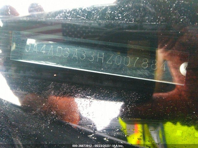 JA4AD3A33HZ007884 Mitsubishi Outlander Se