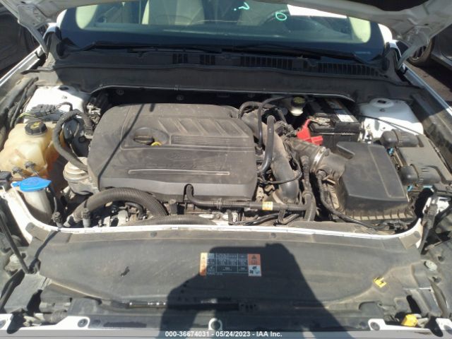 1FA6P0HD4F5130040 Ford FUSION SE