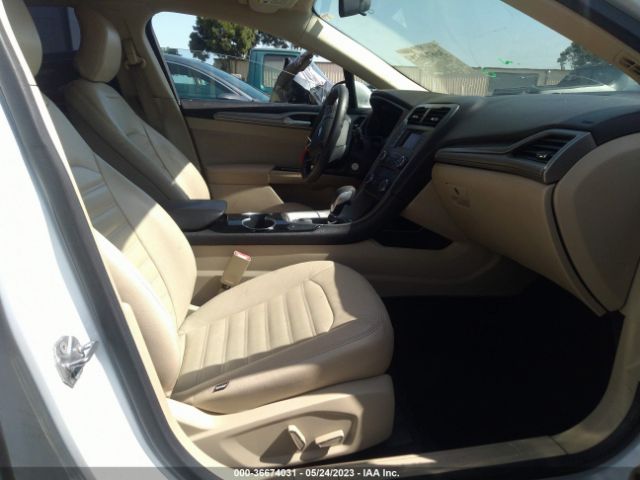 1FA6P0HD4F5130040 Ford FUSION SE
