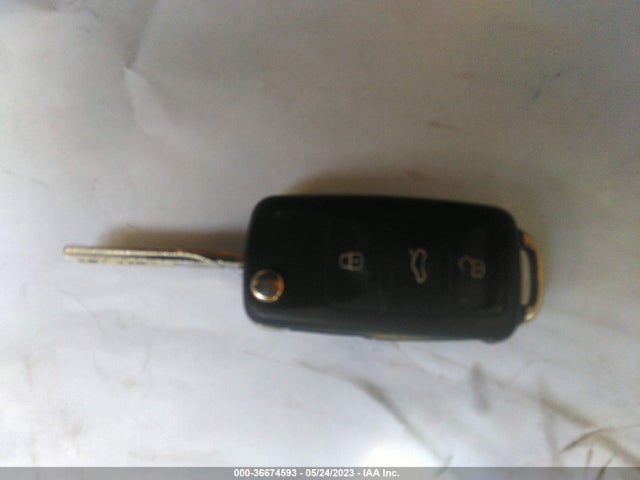 1VWBS7A31FC031668 Volkswagen Passat 1.8t Se W/sunroof & Nav