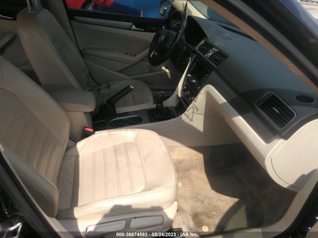 1VWBS7A31FC031668 Volkswagen Passat 1.8t Se W/sunroof & Nav