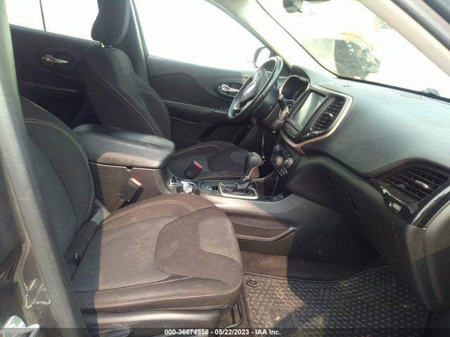 1C4PJLCB5FW771375 Jeep Cherokee Latitude