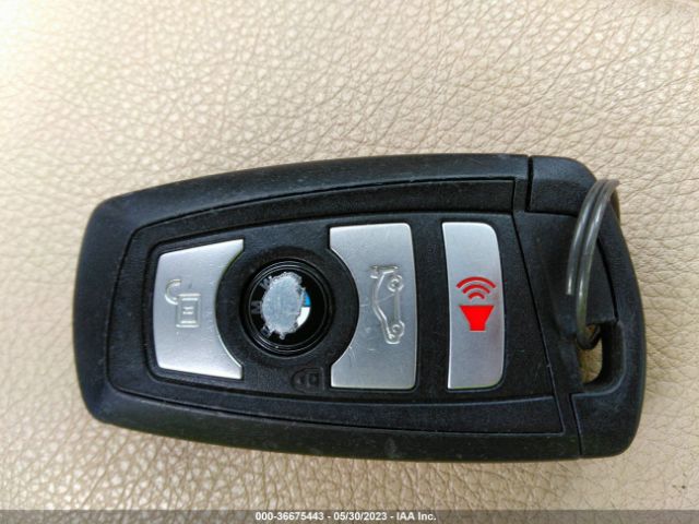 WBA8E1G32HNU16329 BMW 3 Series 320i