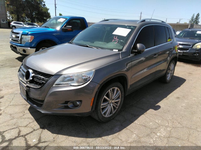 2009 VOLKSWAGEN TIGUAN SE VIN: WVGAV75N09W528310