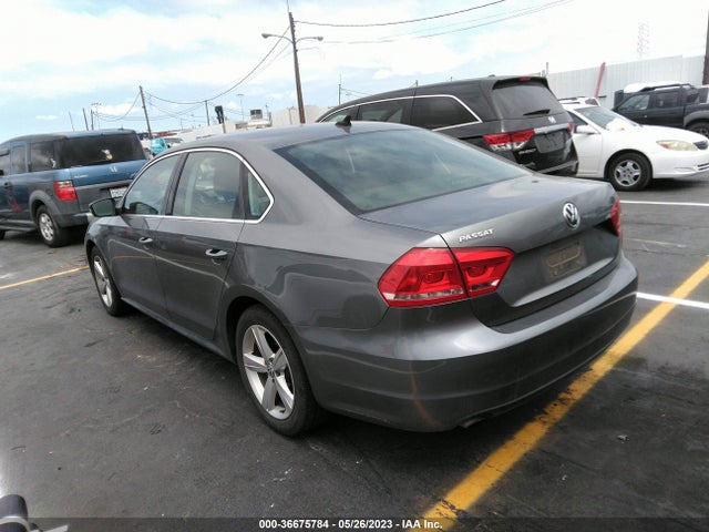 1VWAT7A32FC085327 Volkswagen Passat 1.8t Limited Edition