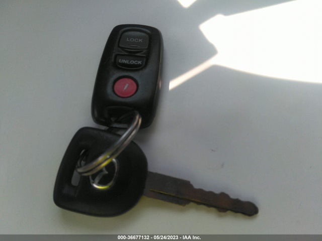 2004 MAZDA MAZDA3 S VIN: JM1BK323X41179725