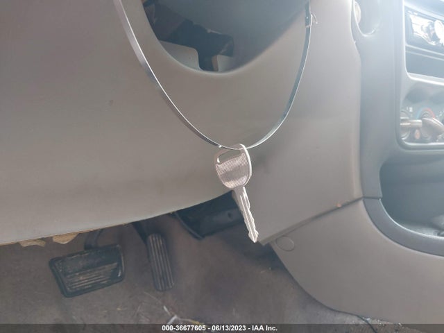2005 PONTIAC GRAND AM SE VIN: 1G2NE52E15M179585