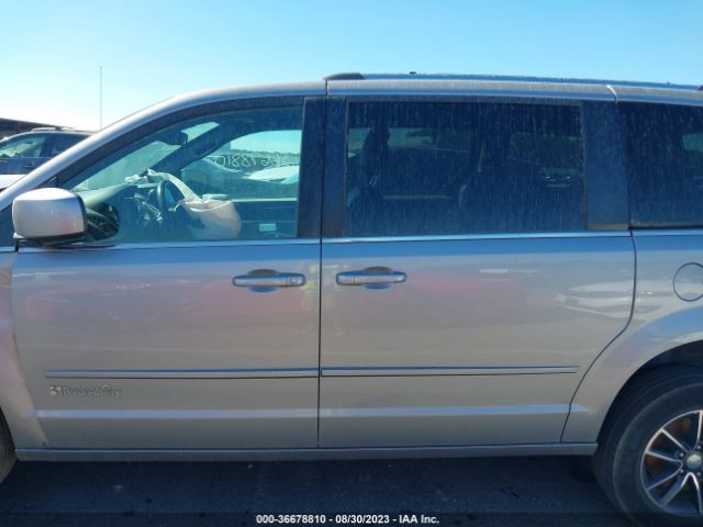 2C4RDGCGXHR858445 Dodge Grand Caravan Sxt