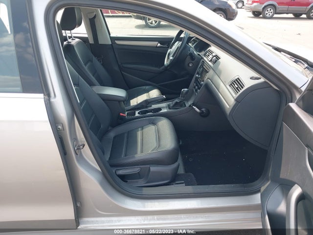 1VWBS7A31EC068816 Volkswagen Passat Se W/sunroof