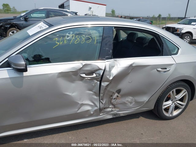 1VWBS7A31EC068816 Volkswagen Passat Se W/sunroof