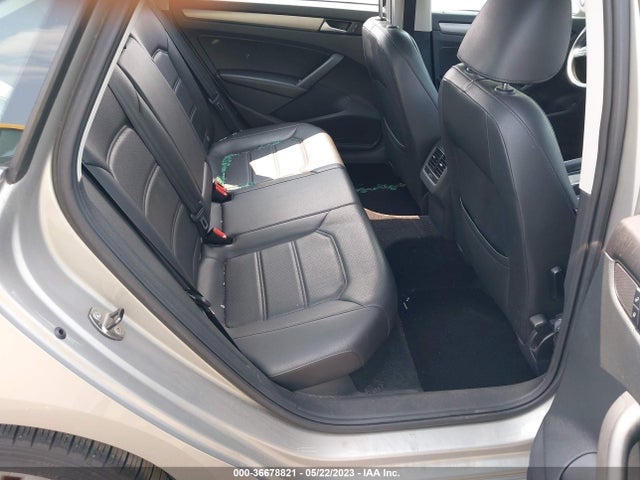 1VWBS7A31EC068816 Volkswagen Passat Se W/sunroof