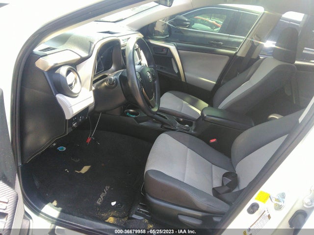 Toyota RAV4 LE 2015 JTMZFREV9FJ027022 Image 5