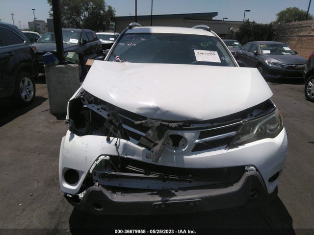 Toyota RAV4 LE 2015 JTMZFREV9FJ027022 Image 6