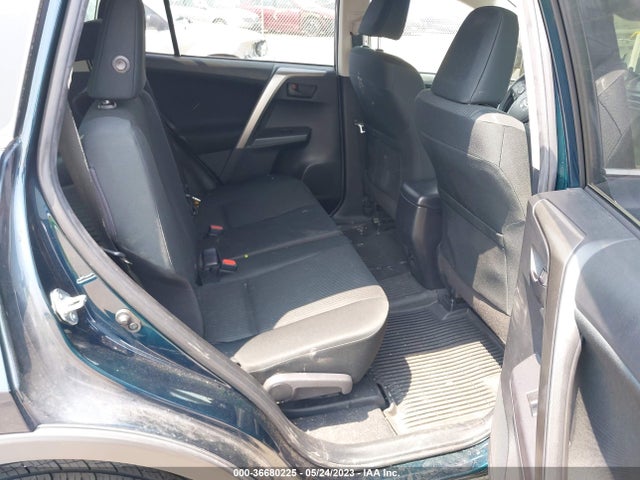 Toyota RAV4 LE 2018 JTMBFREV9JJ740982 Image 9