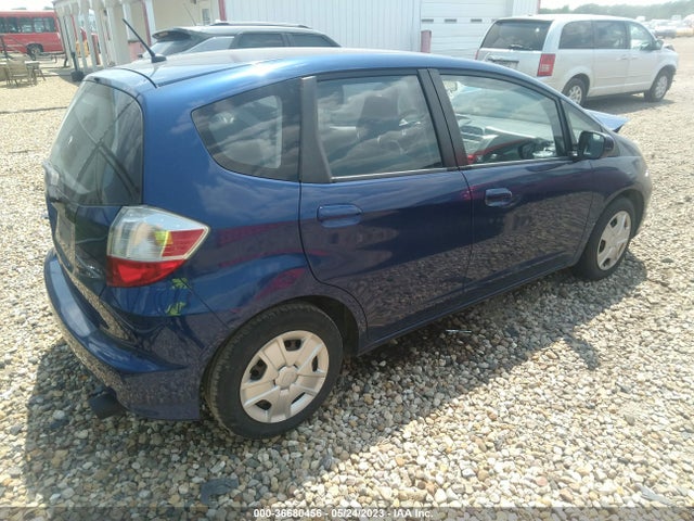 2013 HONDA FIT VIN: JHMGE8H30DC077452