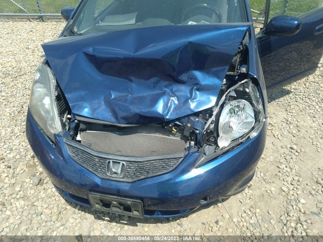 2013 HONDA FIT VIN: JHMGE8H30DC077452