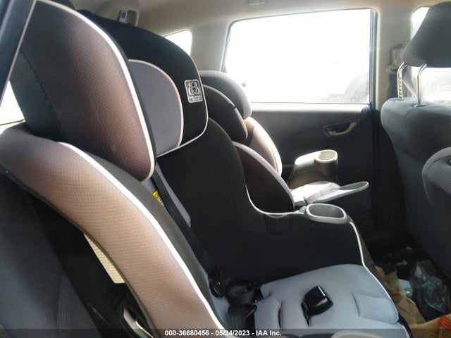 2013 HONDA FIT VIN: JHMGE8H30DC077452