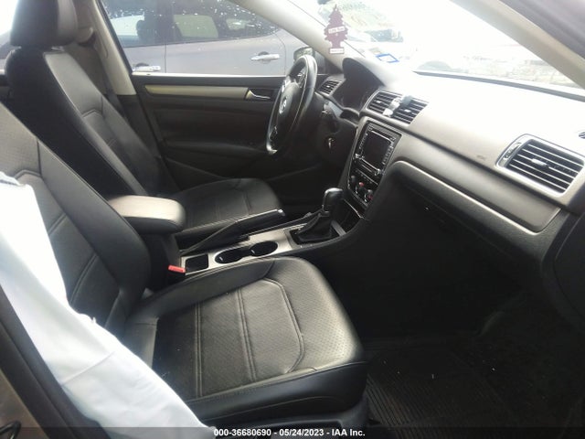 1VWBS7A37EC073681 Volkswagen Passat Se W/sunroof
