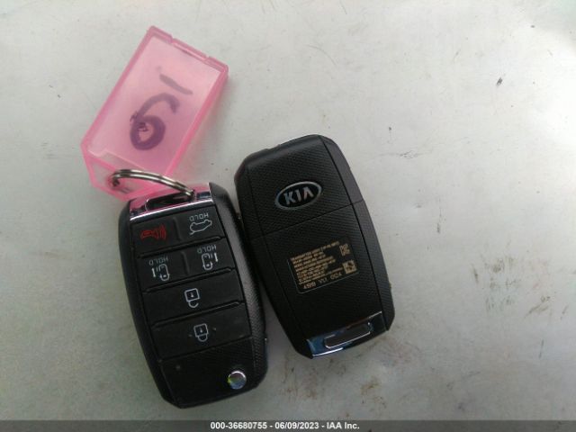 KNDMB5C15L6582711 KIA SEDONA LX