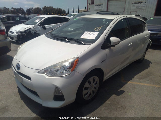 Toyota Prius C One/three/two/four 2014 JTDKDTB33E1559243 Image 2