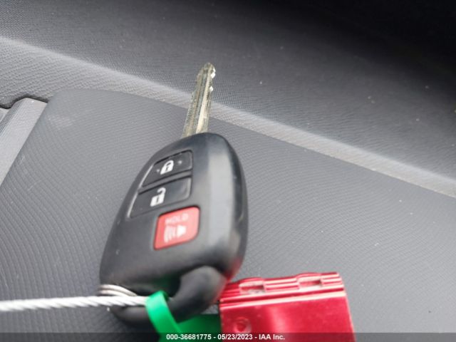 Toyota Prius C One/two/three/four 2017 JTDKDTB32H1595445 Image 3