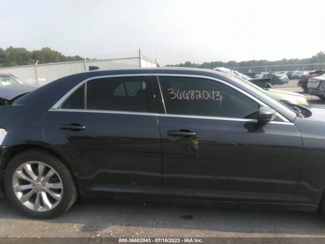Chrysler 300 Anniversary Edition 2016 2C3CCARG0GH296514 Image 13