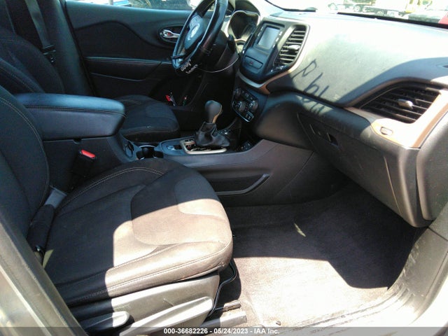 1C4PJMCS8GW225354 Jeep Cherokee Latitude