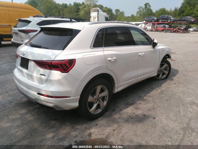 WA1AUCF38M1100272 Audi Q3 PREMIUM