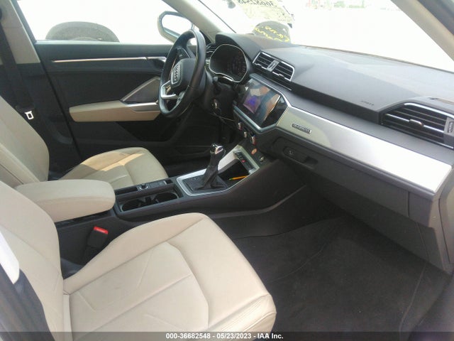 WA1AUCF38M1100272 Audi Q3 PREMIUM