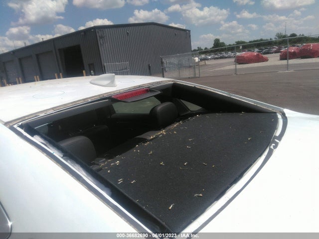 Chevrolet IMPALA LT 2018 2G1105SA1J9113740 Image 8