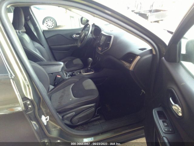 1C4PJLAB4FW590268 Jeep Cherokee Sport