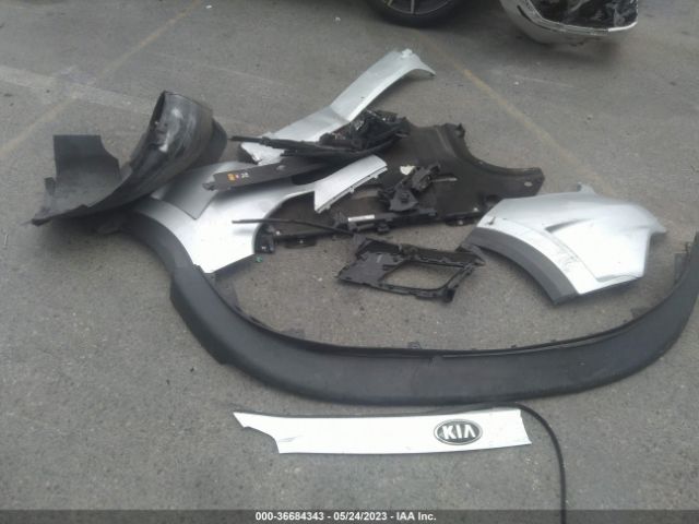 KNDCB3LC5H5069683 KIA NIRO LX