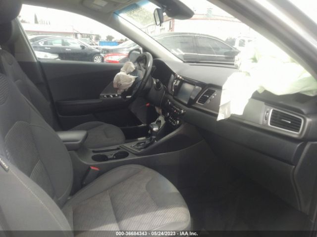 KNDCB3LC5H5069683 KIA NIRO LX