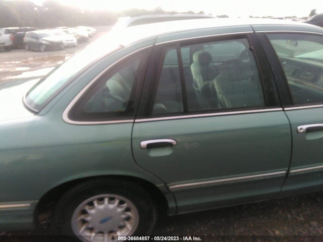1997 FORD CROWN VICTORIA LX VIN: 2FALP74W0VX203811