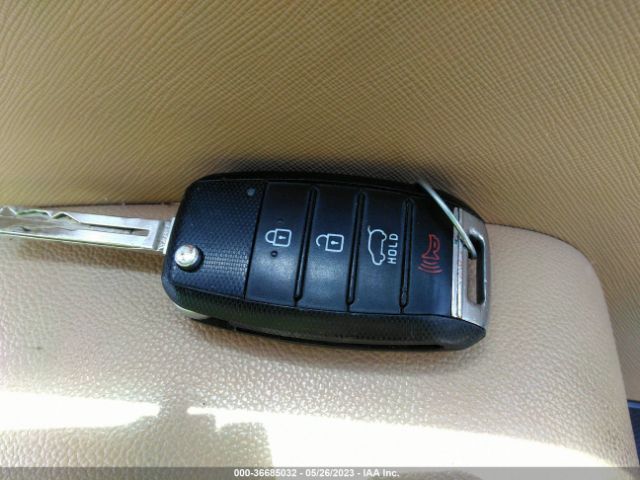KNDMB5C14F6064562 KIA SEDONA LX
