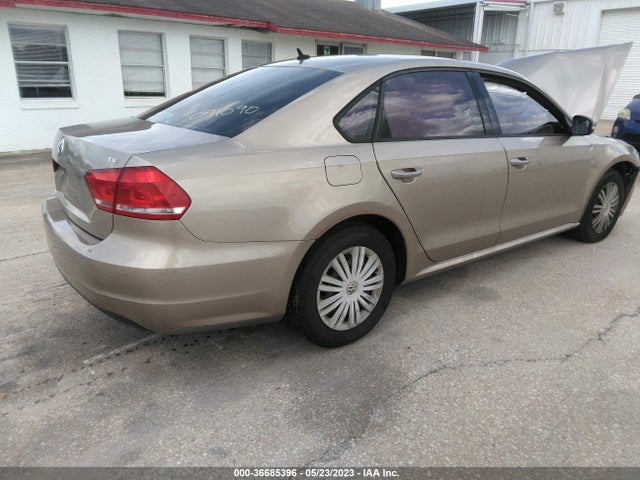 1VWAT7A35FC091090 Volkswagen Passat 1.8t S