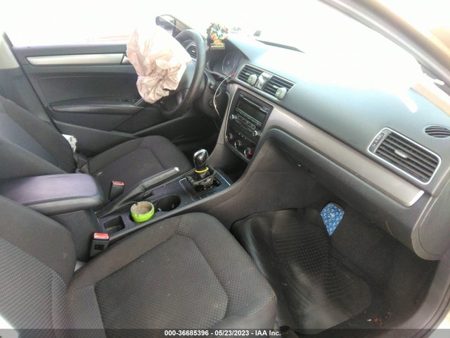 1VWAT7A35FC091090 Volkswagen Passat 1.8t S