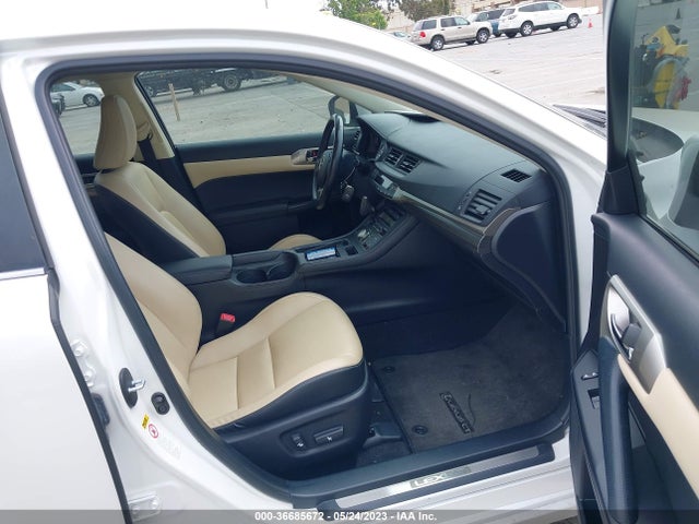 JTHKD5BHXF2231948 Lexus Ct 200h Hybrid